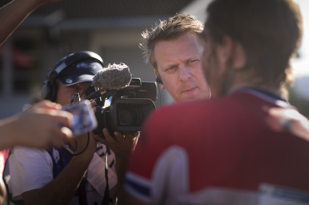 OBJEKT: Når pressefotografene hadde fått sitt, sto Ole Kristian Stoltenberg klar med mikrofonen. _IPP7674
