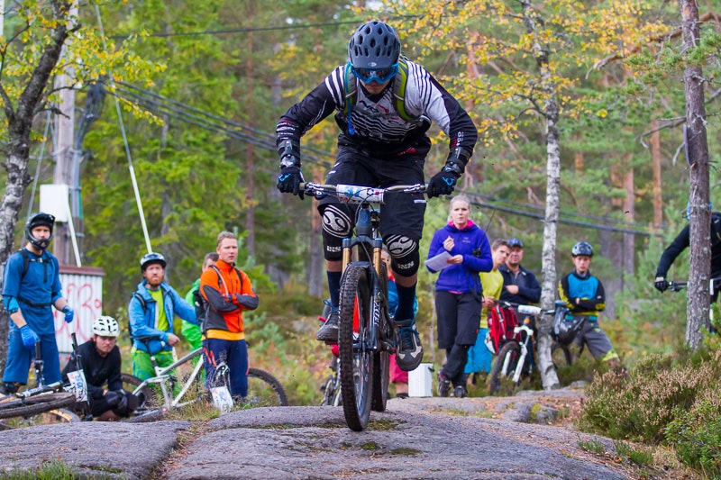 UTFORSYKLISTEN: Isak Leivsson stilte til start sammen med søsteren Vera.(foto: Simen Berg) SimenBerg-Aron-DrammEnduro-5632