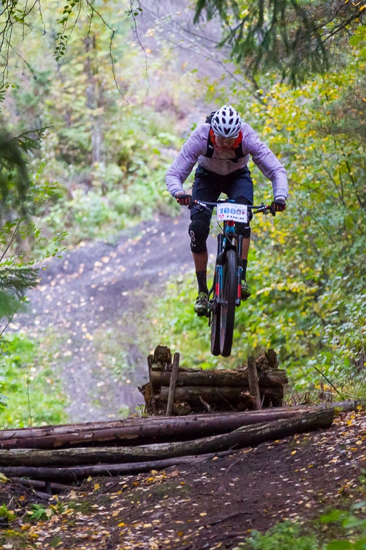 RUNDBANESYKLISTEN: Sondre Kristiansen og Ola Kjøren stilte også til start for å måle krefter mot de mer nerroverrettede sykkelkollegene. (foto: Simen Berg) SimenBerg-Aron-DrammEnduro-5857
