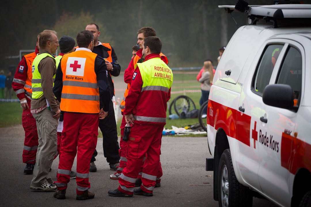 FØRSTEHJELP: Det var en god samling med førstehjelpspersonell på Skullerudsletta. (foto: Snorre Veggan) norgescup-5432a