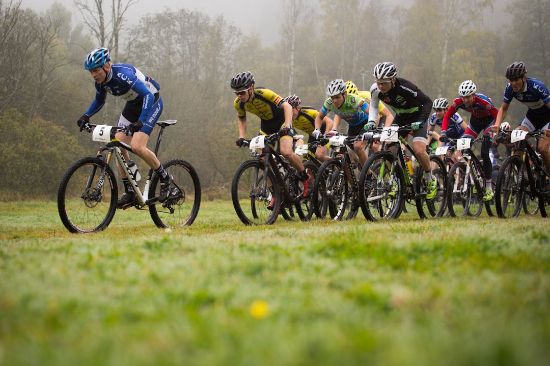 SPEED: Det var full trøkk ut fra start. Her har Henrik Fiskådal tatt starten. I mål var han nummer 12. (foto: Snorre Veggan) norgescup-5523a