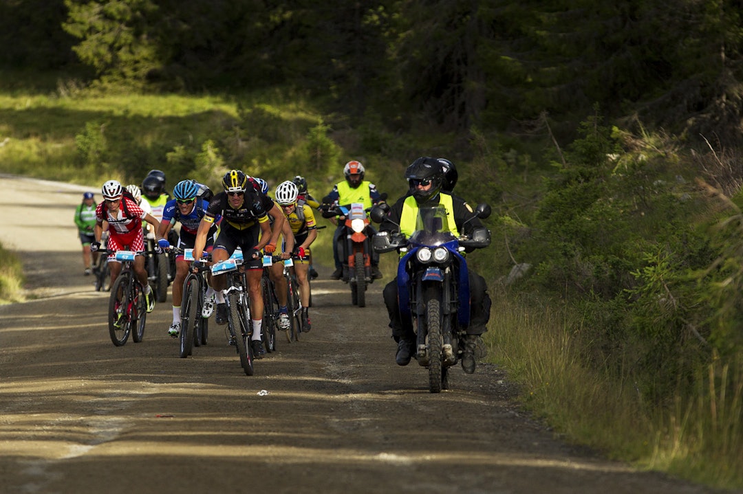 HARD FOR ALLE: Rosinbakken er ingen dans på roser, enten du er mosjonist eller eliteutøver. Fjorårs-toer Åsmund Løvik klemte til fra bånn av bakken. Foto: Kristoffer H. Kippernes _KHK8019