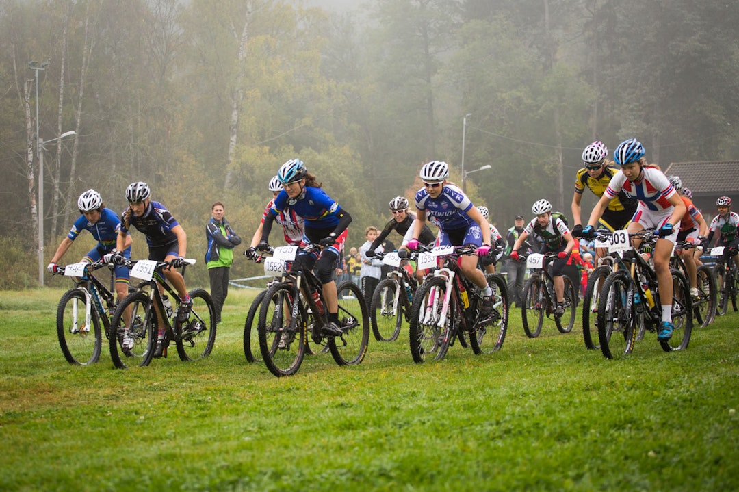 MASTER OG JUNIOR: Og så startet damenes junior-, master-, 15-16- og sportsklassene. (foto: Snorre Veggan) norgescup-5658a