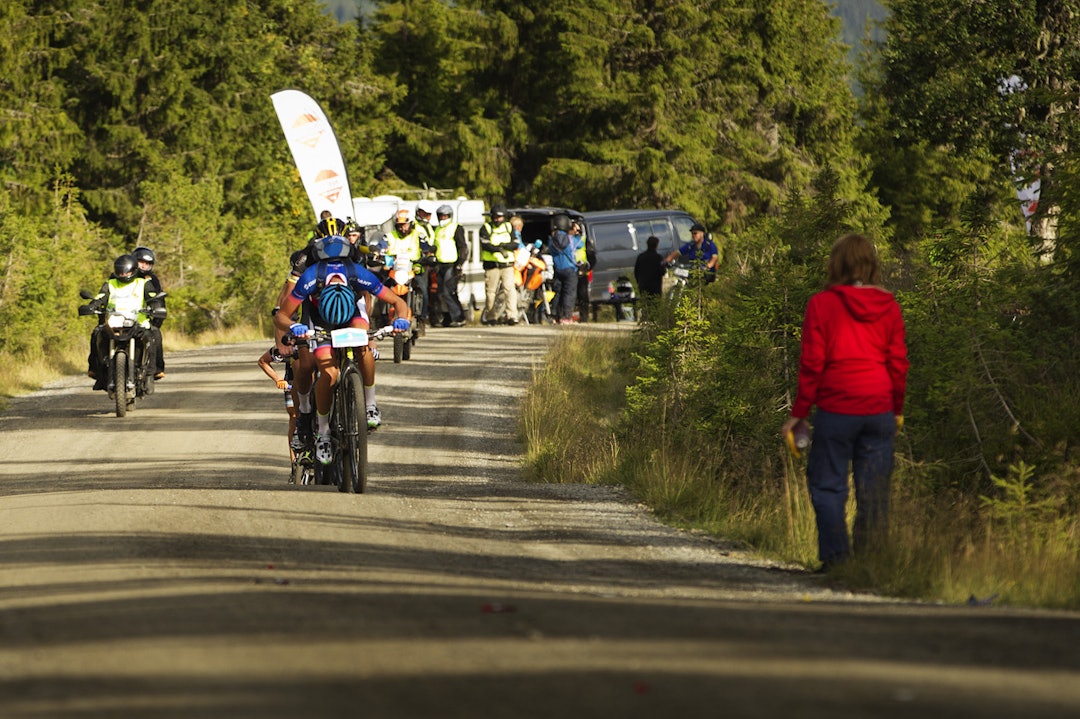 HELT I KJELLEREN: Stort lengre ned i kjelleren enn dette kommer man vel ikke i jakten på ekstra krefter? Fredrik Wilmann sakket ikke av på farten selv om Rosinbakken var forsert. Foto: Kristoffer H. Kippernes _KHK8106