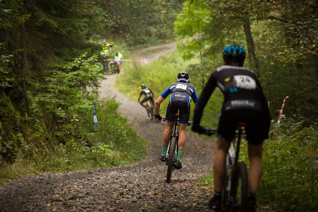 STYGGFORT: I bakken ned mot Skullerudsletta gikk det styggfort. Det gikk rykter om at enkelte var over 80 km/t. (foto: Snorre Veggan) norgescup-5736a