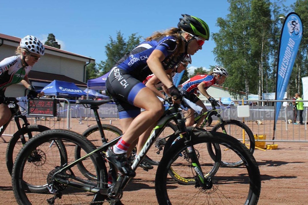 Thea Siggerud (17) fra Soon CK kjørte seg rett inn på landslaget etter at hun ble topp-15 på sitt første internasjonale ritt på juniornivå, Swiss Cup i april. Siden har hun vært der. Foto: Bjørn Slinger Thea Siggerud - 2016 - bjørn Slinger 1400x933