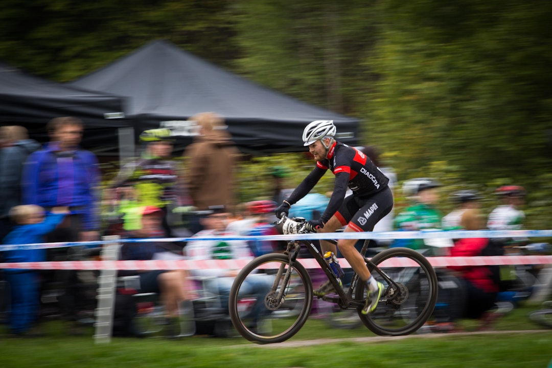 PASSERING: Jørn Andor Øwre passerer samlingsplass på en av de mange rundene. (foto: Snorre Veggan) norgescup-6154a
