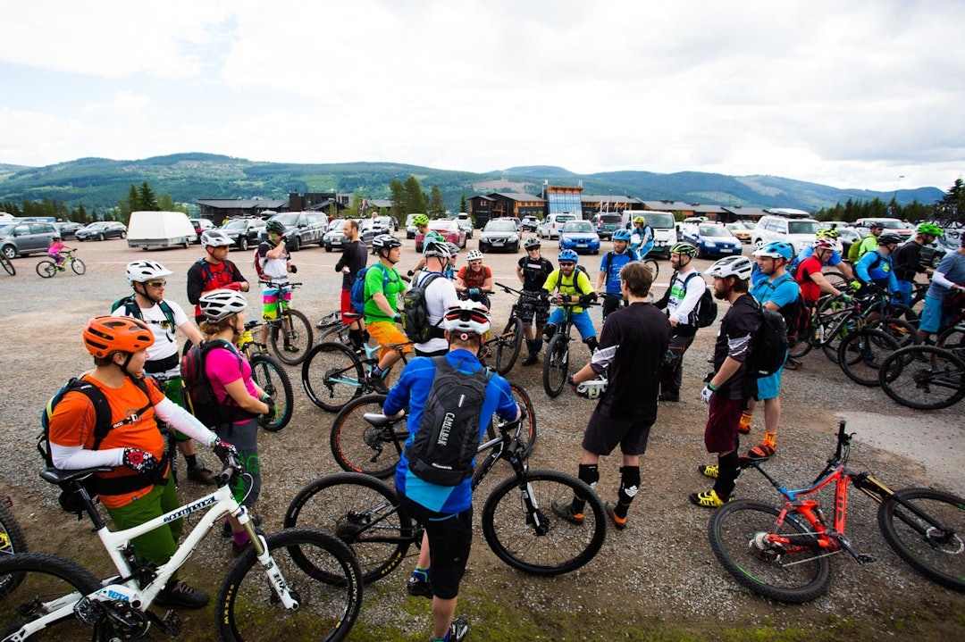 GUIDE: De guidede turene var populære og de fleste ble svært fort fulltegnet. (foto: Snorre Veggan) utflukt2016-7226a