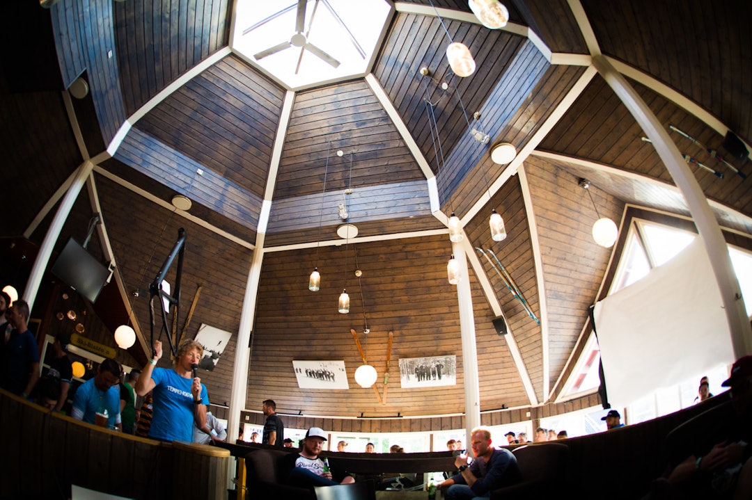 QUIZMASTER: Som vanlig sto Øyvind Aas også for både allmennquiz og nerdequiz. (foto: Snorre Veggan) utflukt2016-7674a