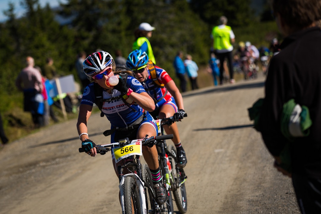 DRIKKE: Litt bak teten kom Berit Gjelten og Turid Hagelia Korshavn. (foto: Snorre Veggan) birken2015-1254a