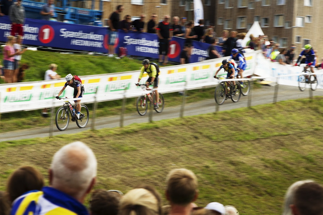 MOT SPURT: Det gikk raskt inn mot mål. I bunnen av denne bakken ventet en krapp nesten 180-graders sving og deretter en ny krapp sving. (foto: Kristoffer H. Kippernes) _KHK7537