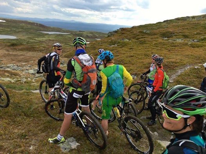 Aslak Mørstad var en av instruktørene for de voksne. Foto: Privat voksen Merida Terrengsykkelskole 2016 - Privat 800x566