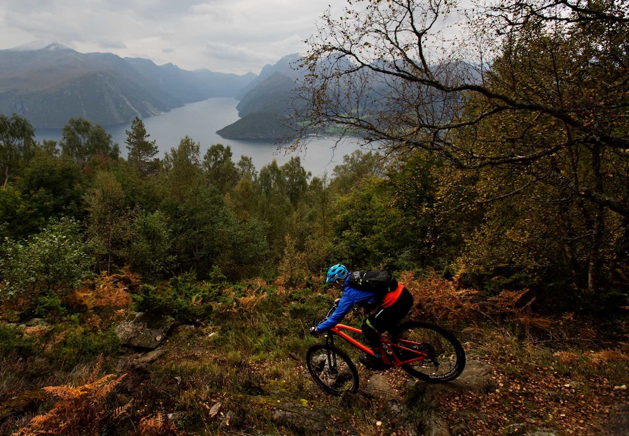 Ansokhornet er nabotoppen til Liahornet, og de to lar seg fint kombinere på én dag. / Stisykling i Norge. Ansokhornet er nabotoppen til Liahornet, og de to lar seg fint kombinere på én dag. / Stisykling i Norge.