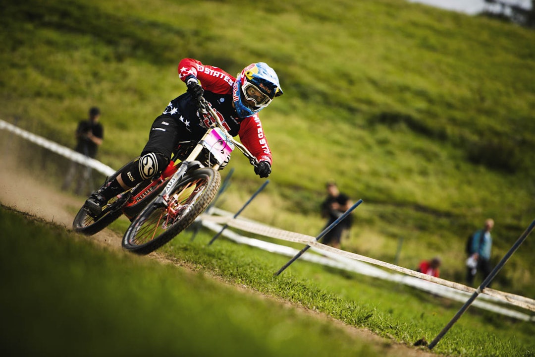OVER 70: De fleste passerte dette partiet i mer enn 70 km/t. Her forsøker Jill Kintner å jage fart. Hun ble nummer fem. (foto: Martin I. Dalen) _MID3646