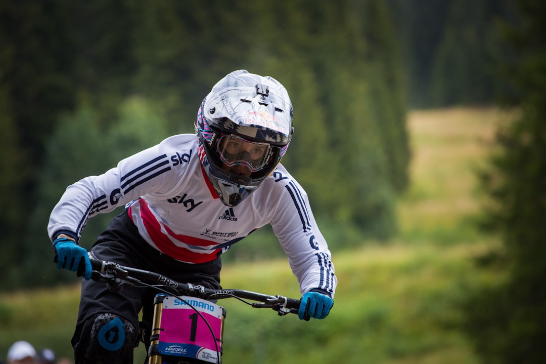 ANDREPLASS: Favoritten Rachel Atherton kjørte inn til andreplass. Her er hun på vei inn i Expressen.(foto: Snorre Veggan) utforVM-4362a