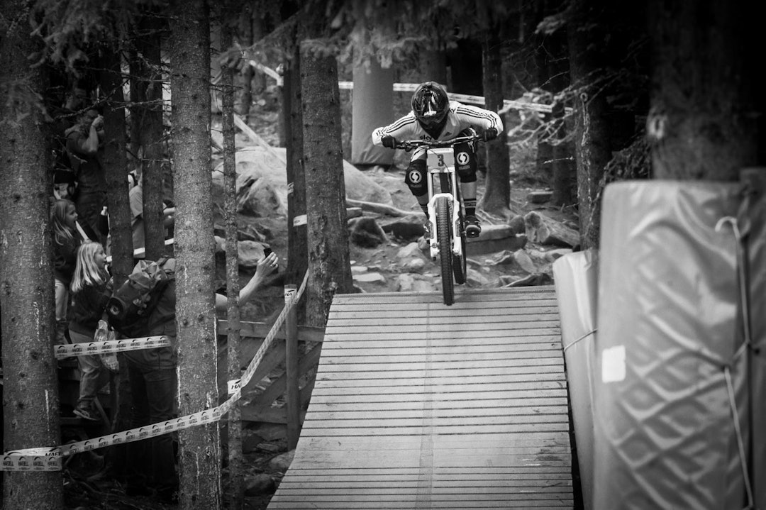 UT AV SKOGEN: Manon Carpenter på vei ut av Olympic Forests. (foto: Snorre Veggan) utforVM-7989a-3