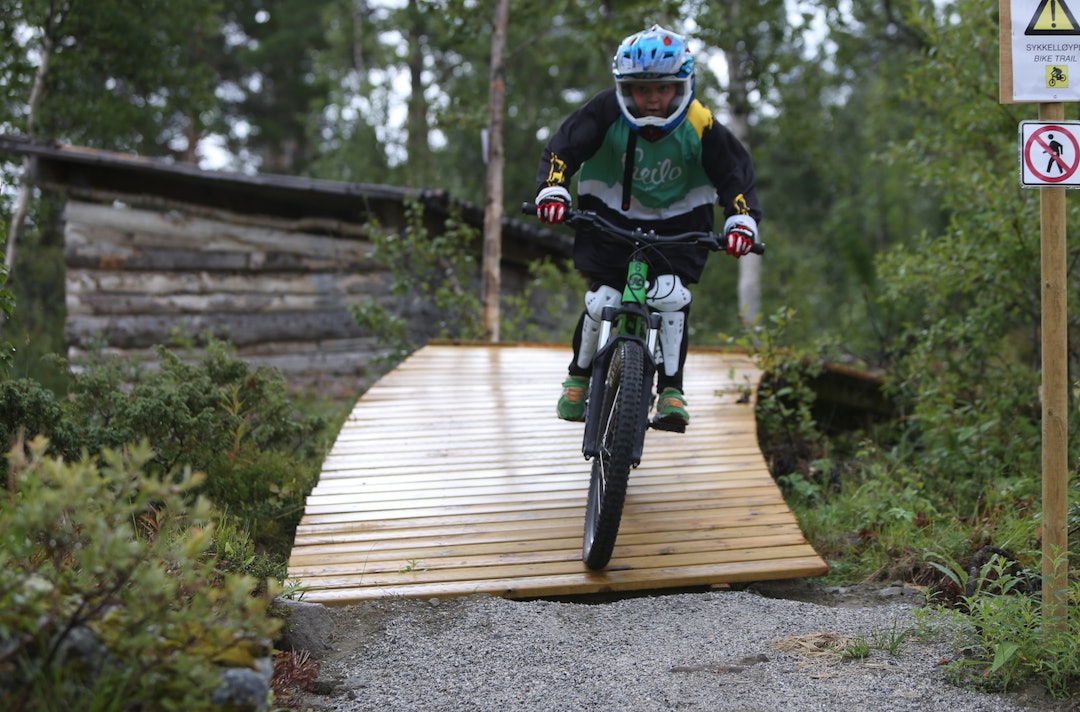 Geilo Bike Park satser på rekruttering, og til helga står også en ny pump track klar i Vestlia, i tillegg til de vanlige løypene (over). Foto: Geilo Skisenter Geilo kids 1400x924