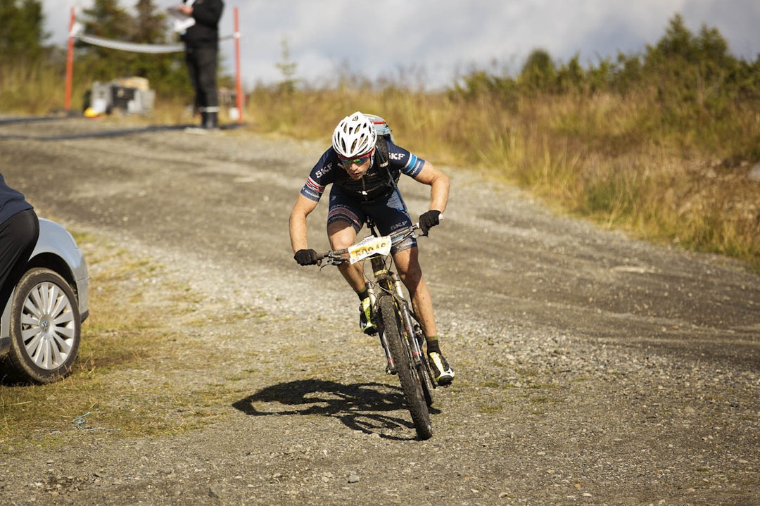 FULL GASS FRA PELLESTOVA: Ole Hem fikk sekundering til fjerdeplassen bak seg, og ga gass for å holde luka inn til mål. Foto: Kristoffer H. Kippernes _IPP7595