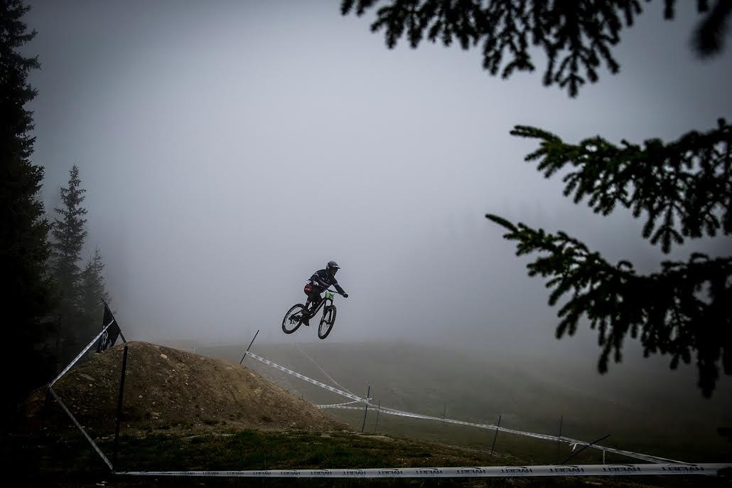 GJENNOM TÅKA: Slapp av, dette bildet er ikke fra søndag. Det er skyet i Hafjell, men gode forhold. Foto: Sven Martin loisvergierfog