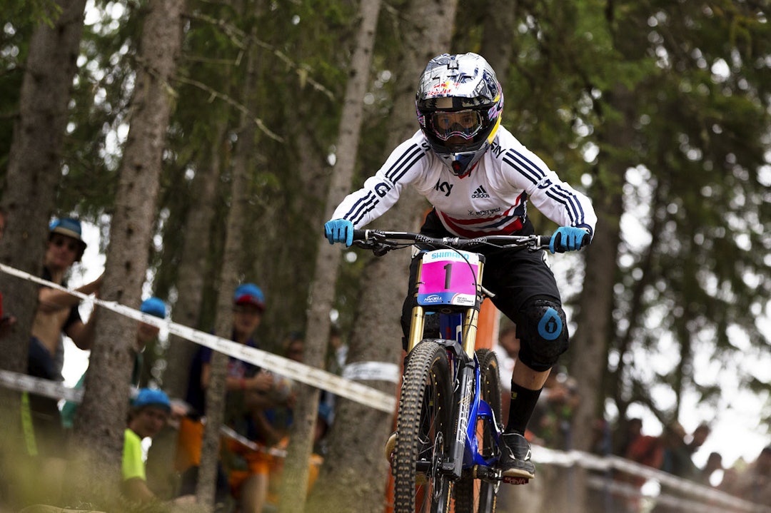 HENVIST TIL ANDRE: Rachel Atherton måtte ta til takke med sølv.(foto: Kristoffer H. Kippernes) _IPP1350
