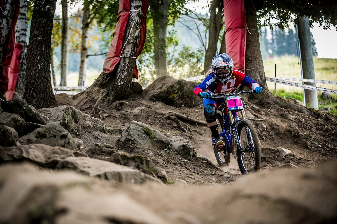 DAMEFAVORITTEN: Rachel Atherton er de siste års dominante utforsyklist. Tar hun ennå et VM-gul i Hafjell. DAMEFAVORITTEN: Rachel Atherton er de siste års dominante utforsyklist. Tar hun ennå et VM-gul i Hafjell.