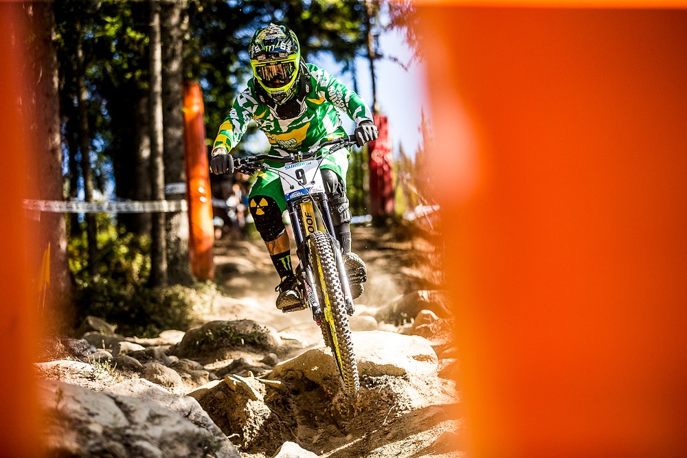 HILLMINATOR: The Girth from Perth, the Thunder from down Under. Sam Hill gjør ting ingen andre får til og kan gå til topps i Hafjell. Han har hatt en super sesong så langt med to verdenscupseiere i år. HILLMINATOR: The Girth from Perth, the Thunder from down Under. Sam Hill gjør ting ingen andre får til og kan gå til topps i Hafjell. Han har hatt en super sesong så langt med to verdenscupseiere i år.