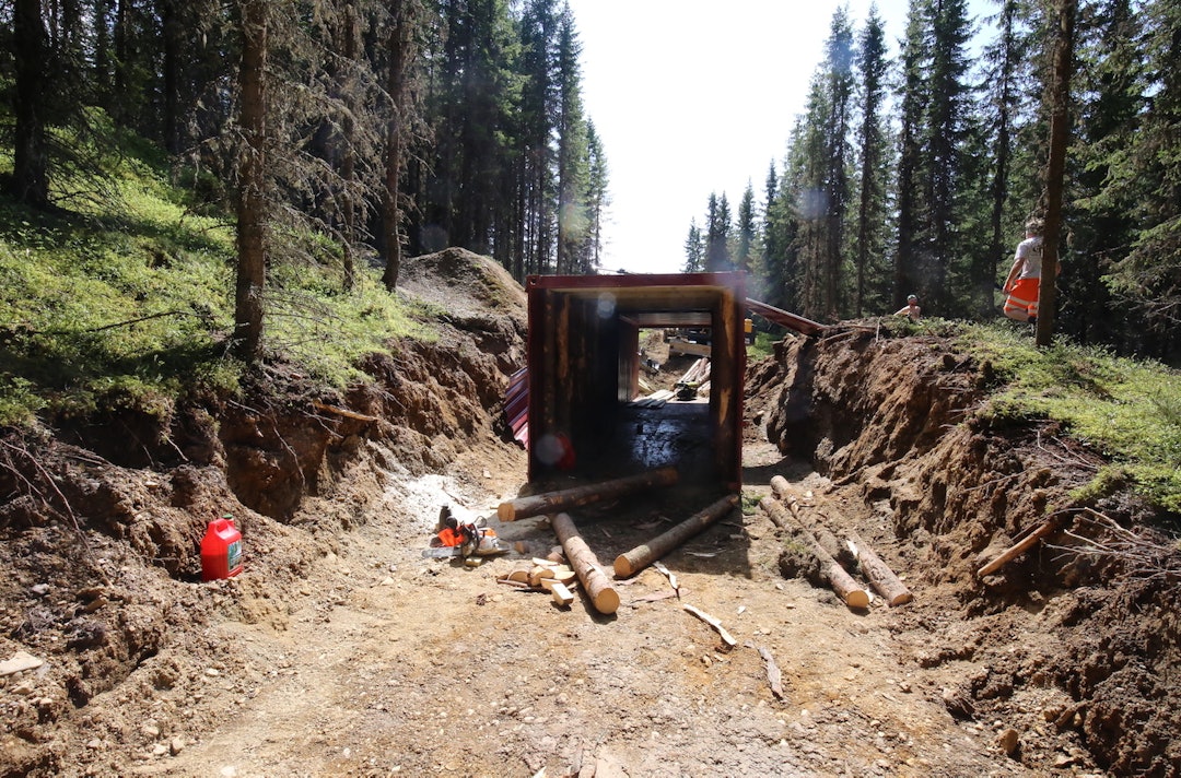 Dugnadsgjengen i Hafjell Bike Park har hendene fulle fram til åpningshelga 18.-19. juni. Foto: Hafjell Bike Park Dugnad Hafjell - Foto Hafjell 1400x924