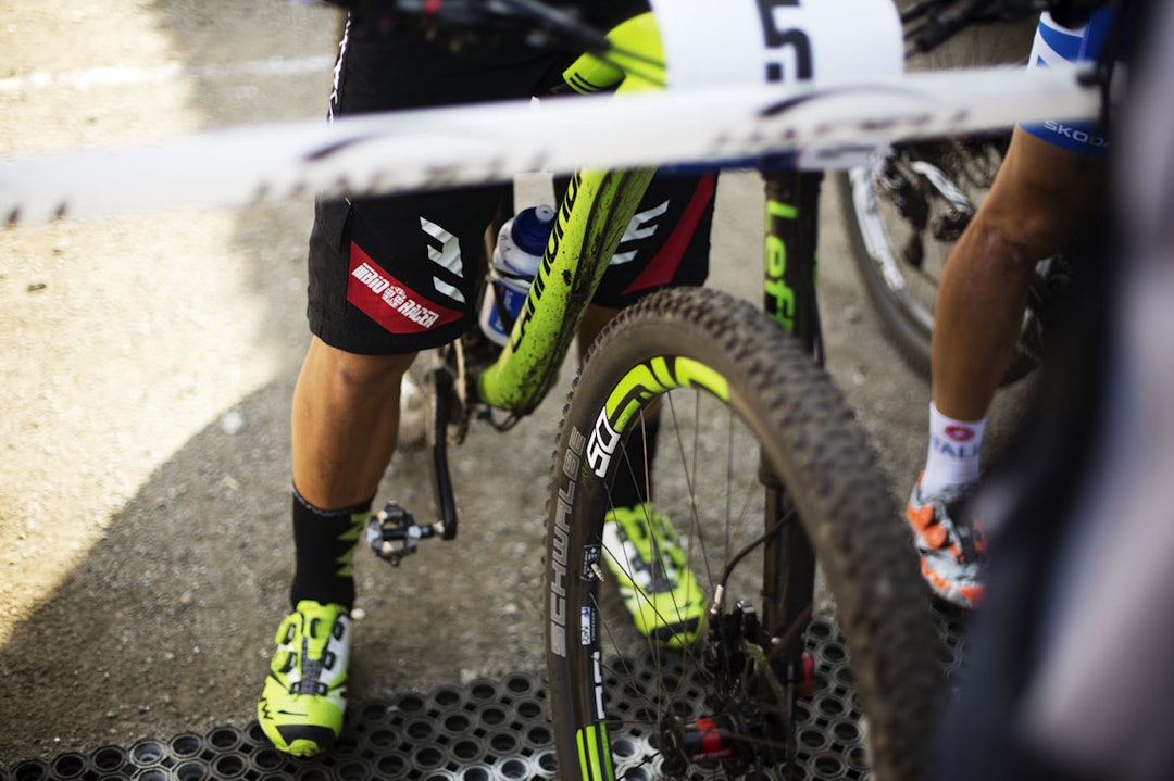 BAGGY SHORTS: Manuel Fumic stilte i en spesialsydd shorts fra Cannondale. Han fikk tillatelse fra det tyske forbundet til å stille med den. Italieneren Marco Aurelio Fontana fikk ikke lov av sitt forbund. (foto: Kristoffer H. Kippernes) _IPP0455