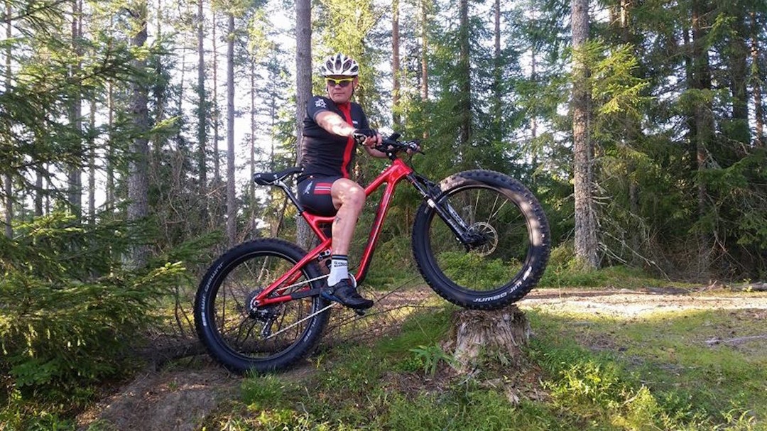 Anders Bernhoft er overbevist om at tjukkasene vil få det fett over Finnmarksvidda, og er allerede ute og øver. Foto: Privat Hertugen Noft Fatbike Aug 21-15 Foto Privat 1400x