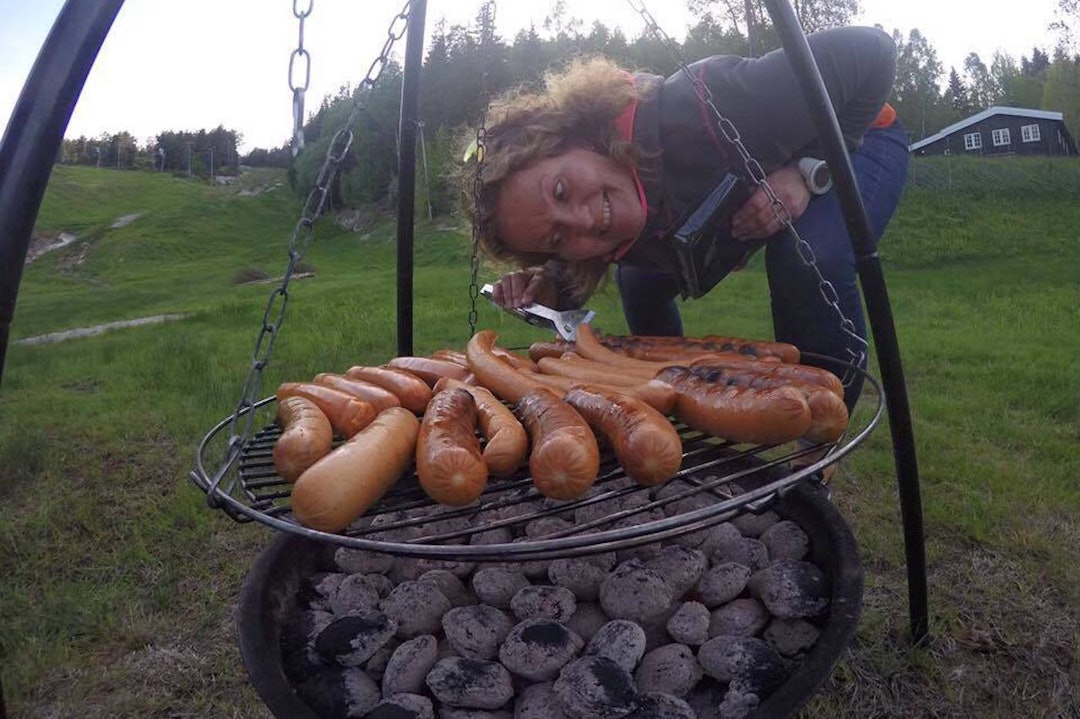 Hanne Holmstrøm Karlsen sørger for påfyll også til helga. Foto: Privat Hanne Holmstrøm Karlsen Jentedag DH -  1400x