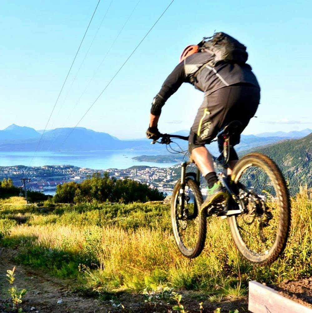 Utsikten kan ingen klage på. Foto: Per Bakkejord Hopp Ankenes - Foto Per Bakkejord 1000x