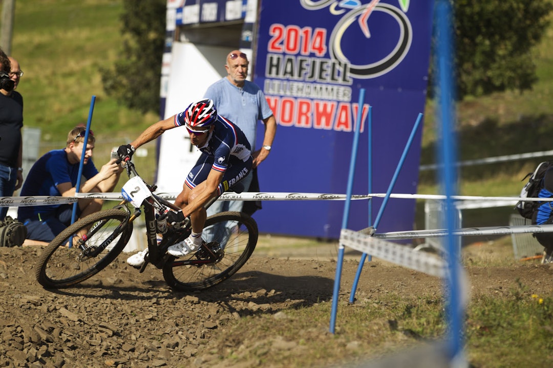 SVINGTEKNIKK: Det var nok av krappe svinger på dagens løype. Her triller Absalon en av de siste svingene før han sikrer gullmedaljen. (foto: Kristoffer H. Kippernes) _KHK8069