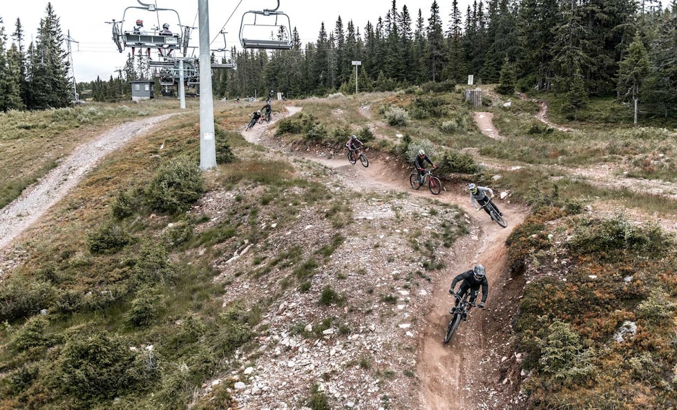 FLERE GJESTER: Hafjell Bike Park kan så langt i sommer vise til solid økning i antall besøkende. Foto: Gisle Johnsen hafjell bike park