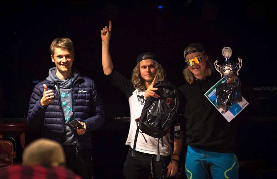 Simen Smestad (til venstre) ble hårfint slått av Brage Vestavik (til høyre) i kampen om King of the Mountain-tittelen. Michael Andersson ble nummer tre. Foto: Gisle Johnsen Simen Smestad - Michael Andersson - Brage Vestavik - King of the Mountain Hafjell 2017 - Gizmo Johnsen 1400x905