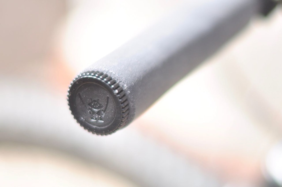 ALLTID TILGJENGELIG: Med Sahmurai Sword lagret i styret har du det alltid klart til bruk. Alle foto: Øyvind Aas ALLTID TILGJENGELIG: Med Sahmurai Sword lagret i styret har du det alltid klart til bruk. Alle foto: Øyvind Aas