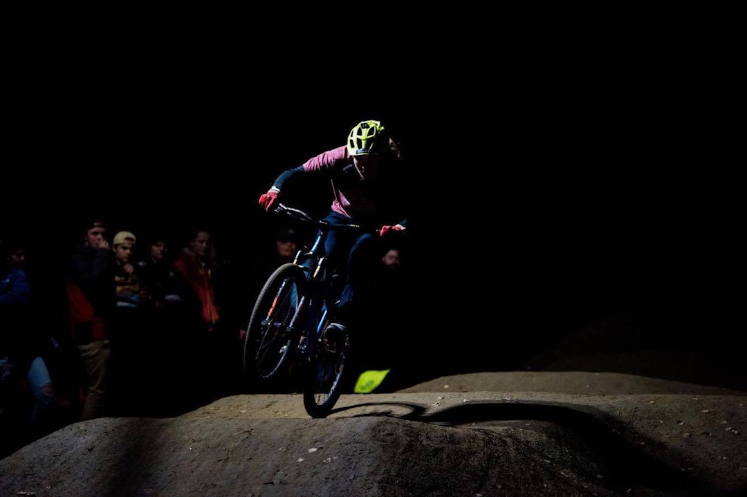Pumptrack-konkurransen på fredag kveld var den første av fem konkurranser i helga. Foto: Gisle Johnsen Pumptrack Brage Vestavik Hafjell 2017 - Gizmo Johnsen 1400x933