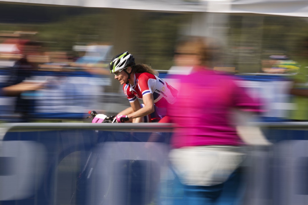 SKUFFET: Gunn-Rita innfridde nok verken sine egne- eller publikums forventninger. Hun hadde ikke helt dagen, og måtte se en mulig medalje forsvinne underveis i rittet. (foto: Kristoffer H. Kippernes) _IPP0082
