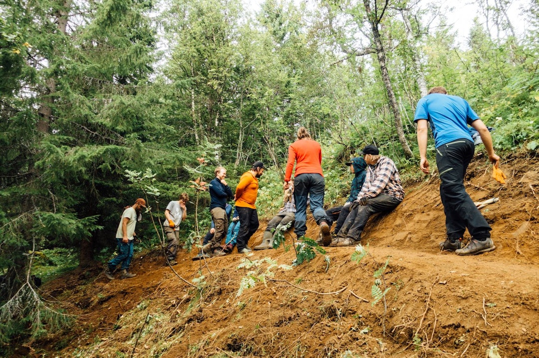 Stor iver under stibyggerkurset i august. Foto: Rekkje Stiutvikling NOTS Tromsø stibyggerkurs 1 - Foto Rekkje Stiutvikling 1400x933