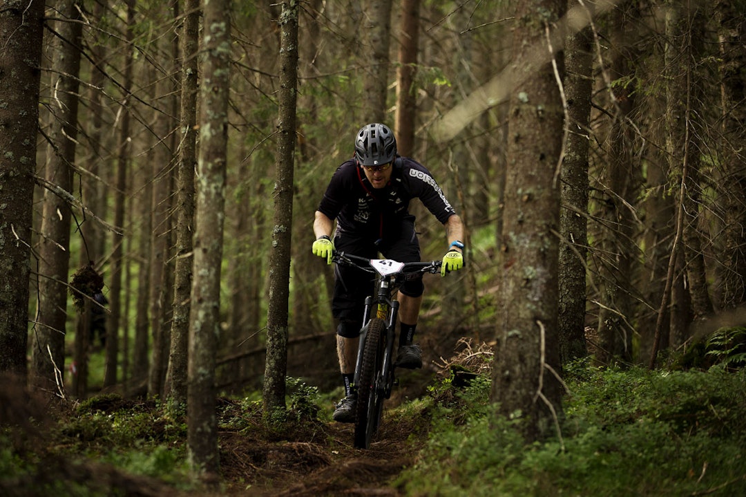 TRÅKKING: Flere av etappene bød på krevende partier med mye tråkking og tekniske utfordringer. Morgan Bakken gir jernet. _IPP3817