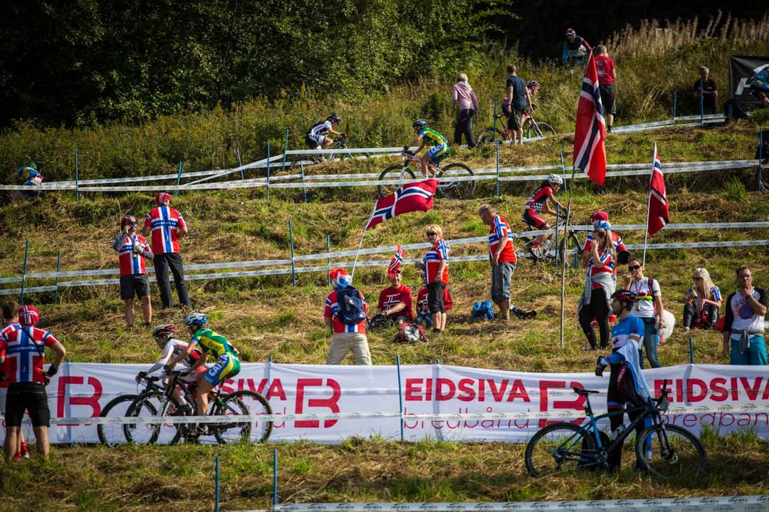 STILTE OPP: Gunn-Rita hadde egen fanklubb som stilte opp for å heie henne frem.(foto: Kristoffer H. Kippernes) terrengVM-2670a