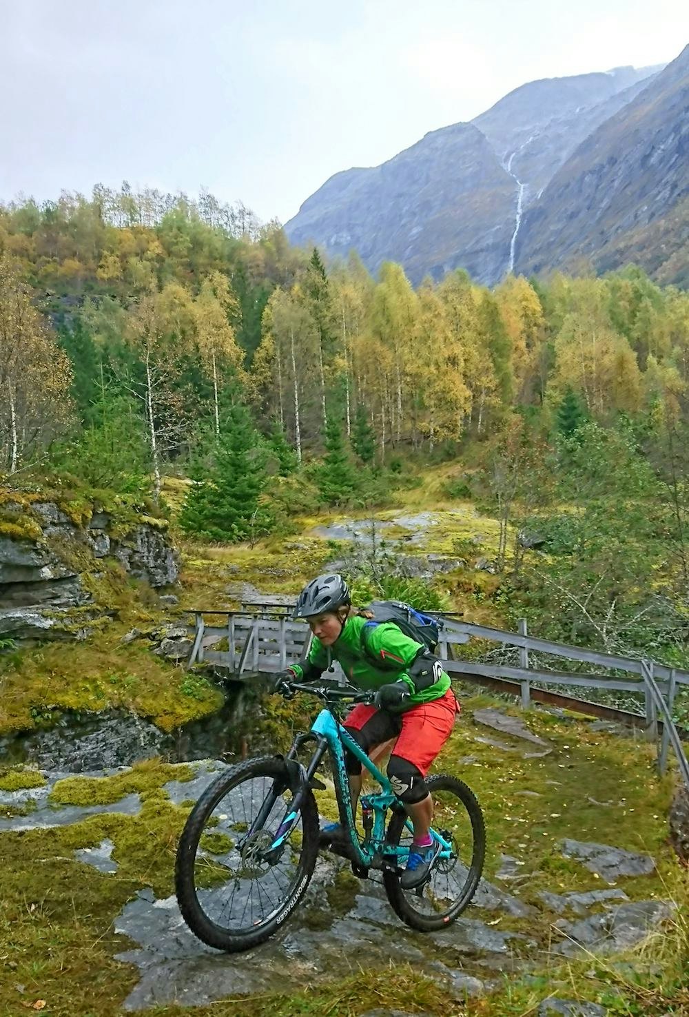 Stryn er ikke gjerrig på naturopplevelsene. Stryn høst Jentecamp Folven 2017 - Foto Tommy Aslaksen 1000x