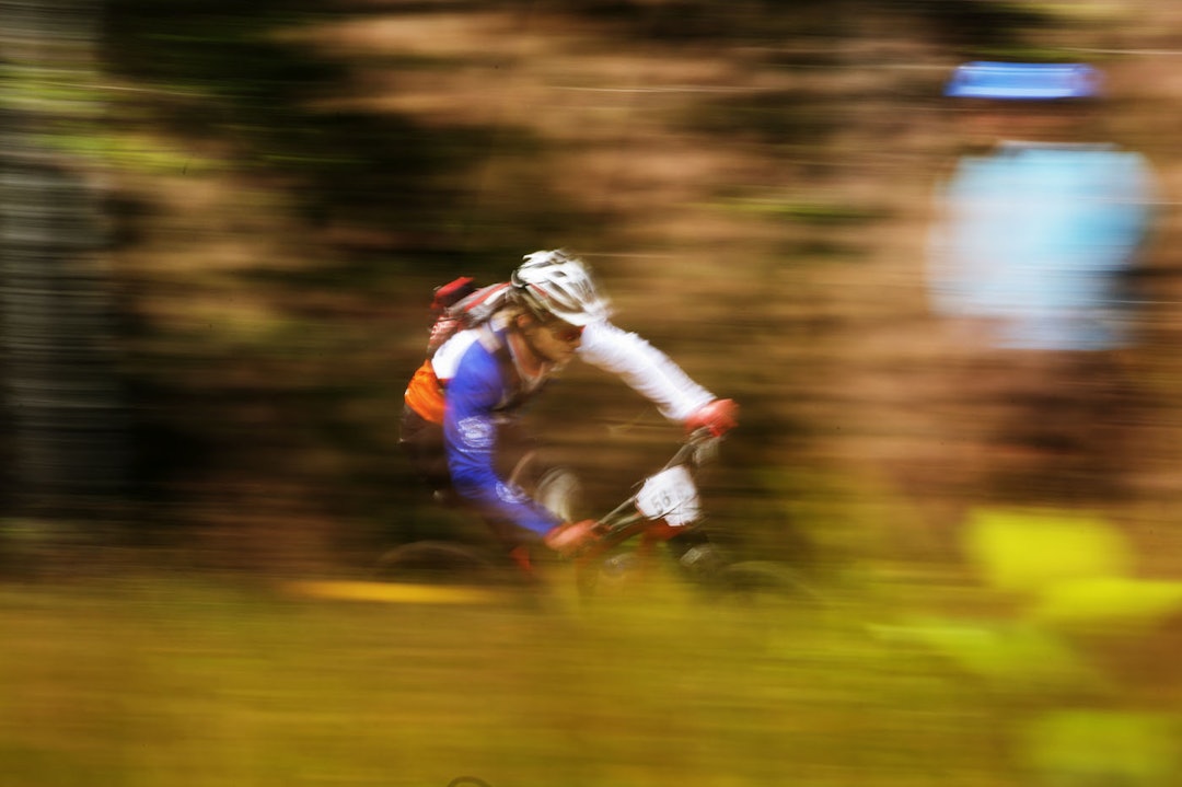 Even Braaten gir gass ut fra start på fartsetappe 2 _IPP3928