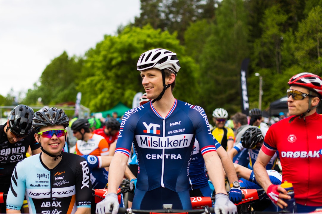 KONGEN I FELTET: Fjorårsvinneren Ola Kjøren raget høyest i feltet. I hvert fall før start. I løpet av rittet måtte han abdisere. (foto: Snorre Veggan) terrengsykkelrittet-5354a