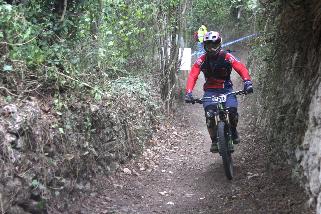 Simen Smestad mot mål i etappe fem. Foto: Ingeborg Scheve Simen Smestad Stage 5 - Scheve - 1400x933