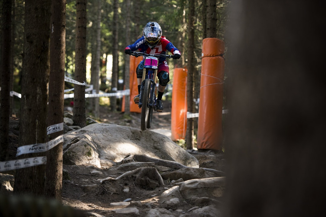 VERDENSMESTEREN: Greier nåværende verdensmester Rachel Atherthon å forsvare trøya på søndag? Hun ser hvertfall fryktelig rask ut i løypa. ( Foto: Martin I. Dalen) 7_MID1872