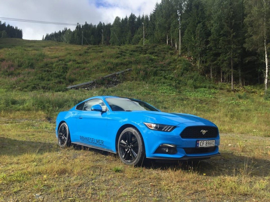 Hovedpremien var bruk av en Ford Mustang. Den skal de tre kompisene dele på. Foto: Arrangøren Premie Hakadal Enduro 2017 - Foto Arrangøren 1200x