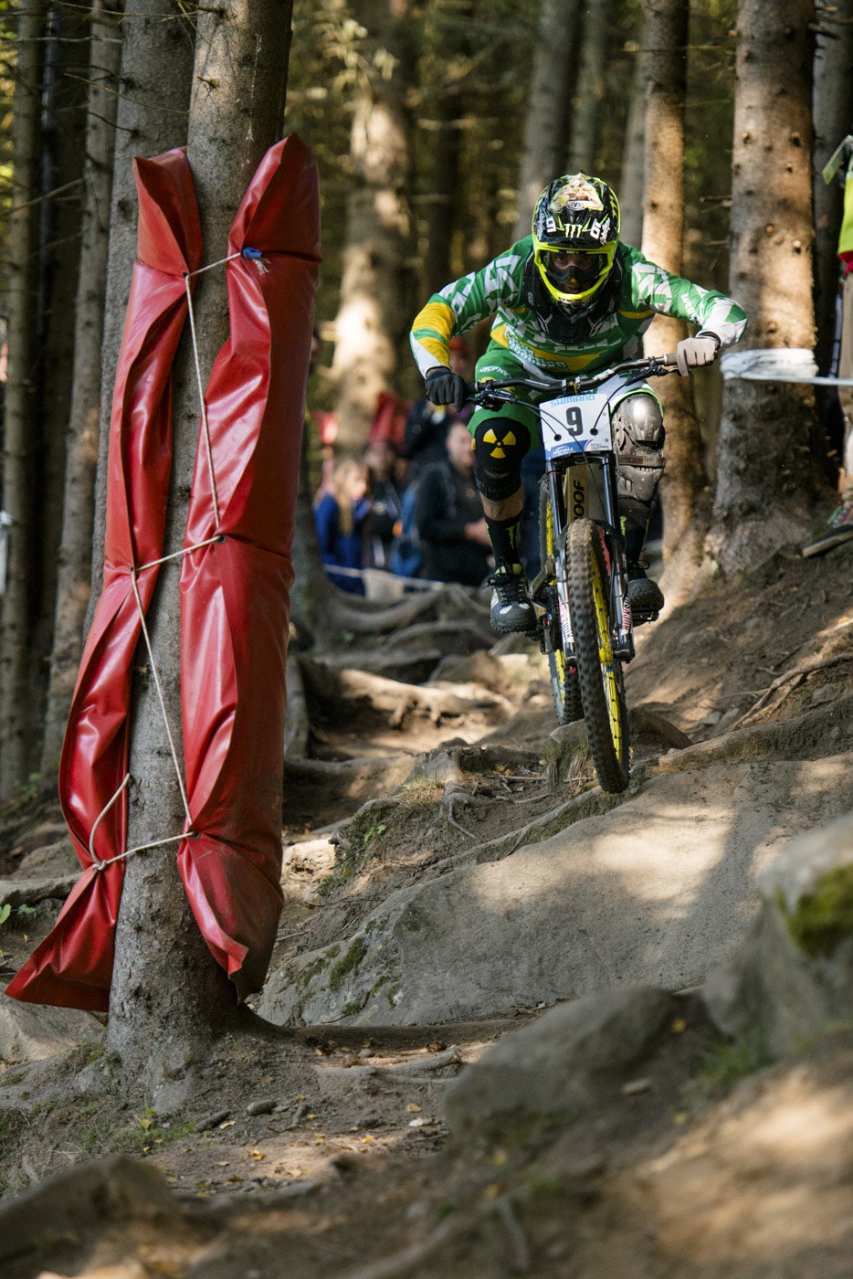 SNAKKIS: En av de store snakkisene i løypa er linja Sam Hill har på bildet her. Så langt er det bare han som har den. Og det går FORT! Er det her han skal avgøre VM? (Foto: Martin I. Dalen) 18_MID2466