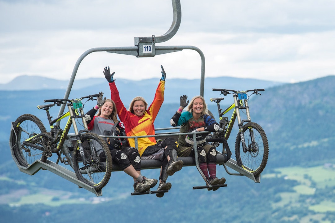Det inviteres til en rekke ulike konkurranser under sesongavslutningshelga i Hafjell. Foto: IVRIG IVRIG Jentecamp July 2015 lift - Foto IVRIG 1400x933