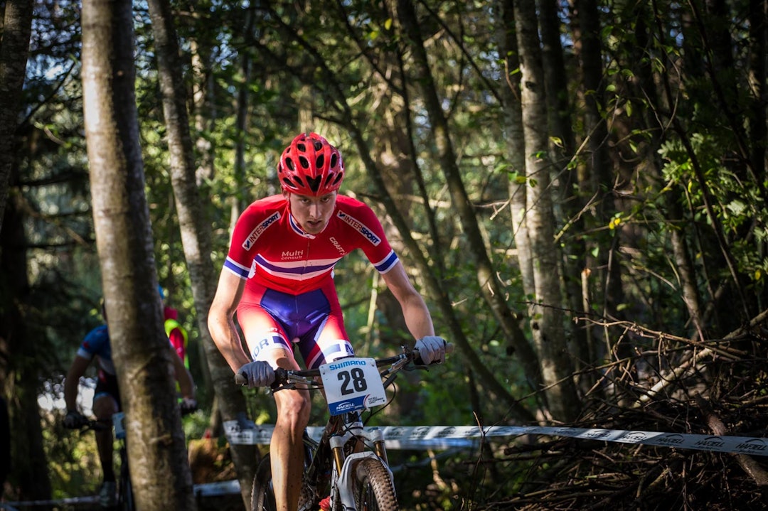 ET STYKKE BAK: Sondre Kristiansen lå et stykke bak på den første runden, men jobbet seg sakte oppover resultatlisten. I mål var han nummer 13. (foto: Snorre Veggan) terrengVM-1470a