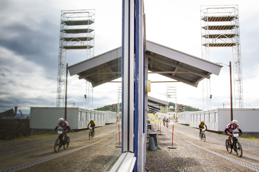 LILLE SPEIL PÅ VEGGEN DER: Nesten 26 000 ryttere passerte dette punktet i løypa. Eller var det bare 13 000 (foto: Snorre Veggan)? birken2014-6067a